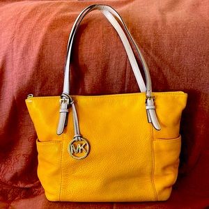 Michael Kors Jet Set East/West, top zip handbag.